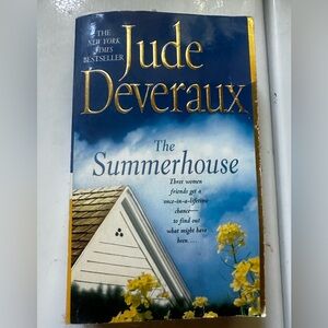 💜 The Summerhouse by  Jude Deveraux Paperback book